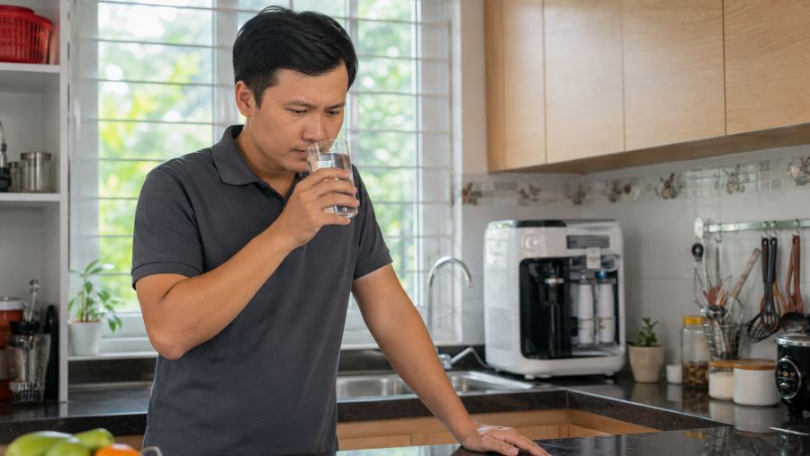 Nước sau lọc có mùi lạ: xử lý thế nào cho đúng?