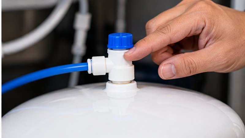 Kiểm tra van bình áp máy lọc nước